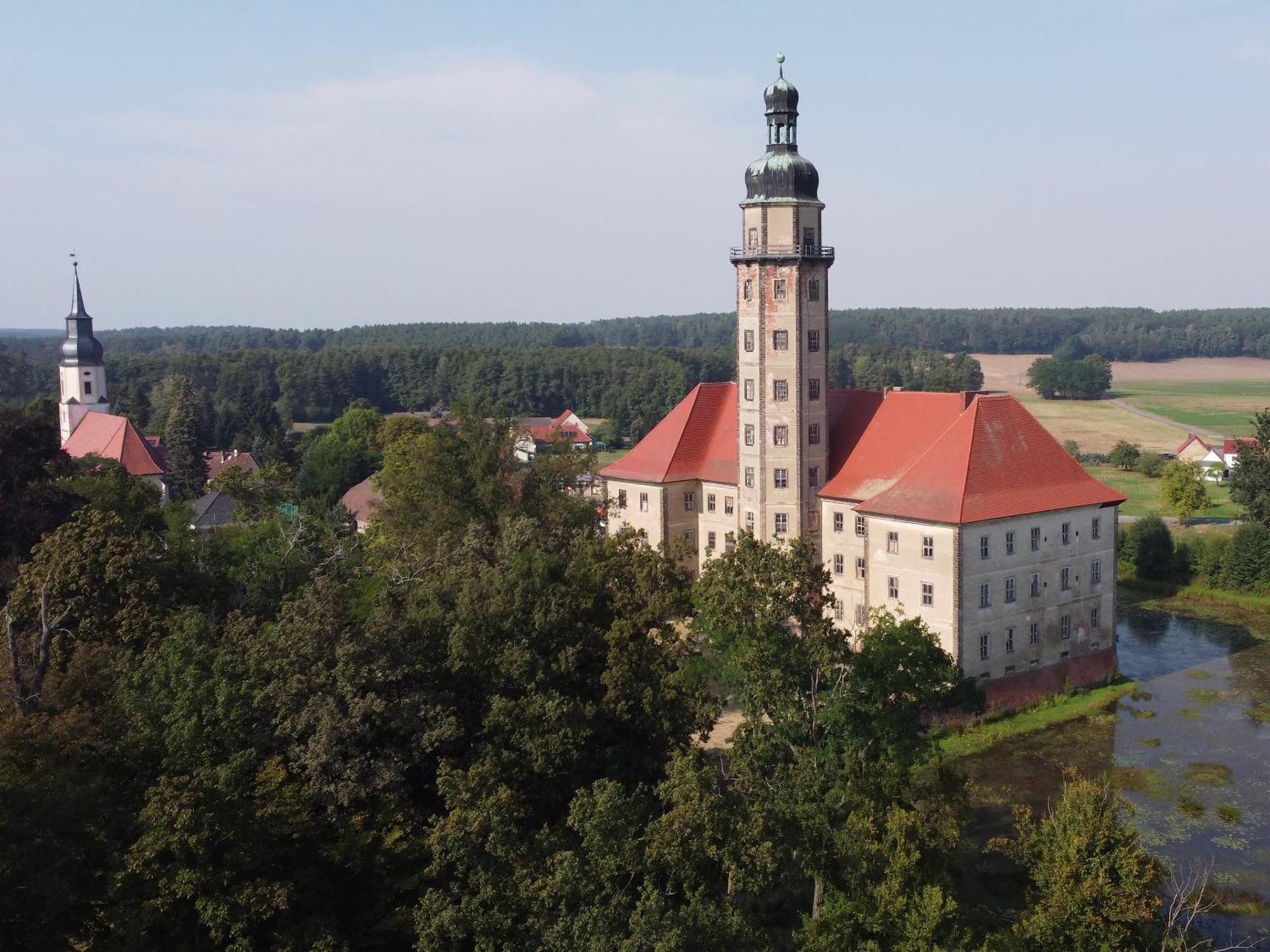 Resort "Schloss Reinharz" 바트 슈미데베르크 외부 사진